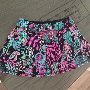 Lilly Pulitzer Luxletic Alia skort. Onyx Twilight Coral. EUC. Size Medium